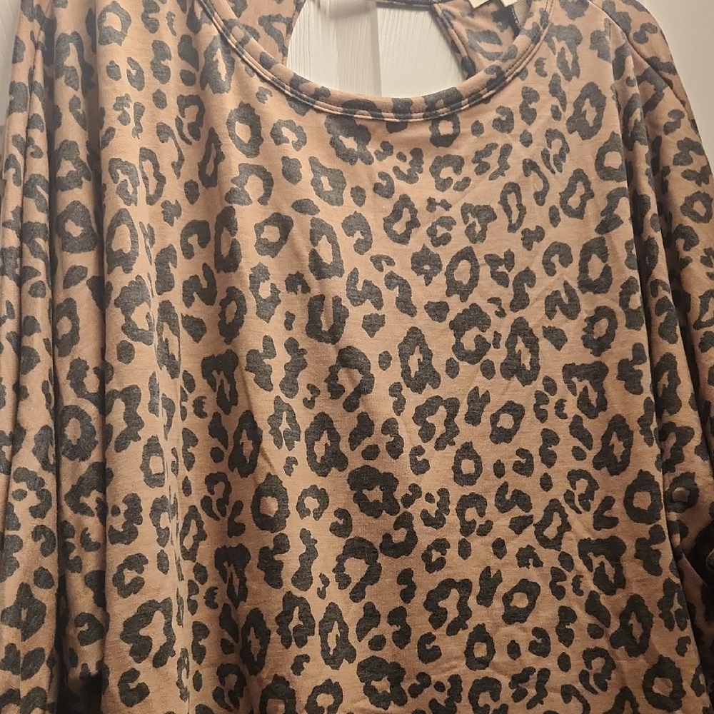 Stylish Leopard Print Top
